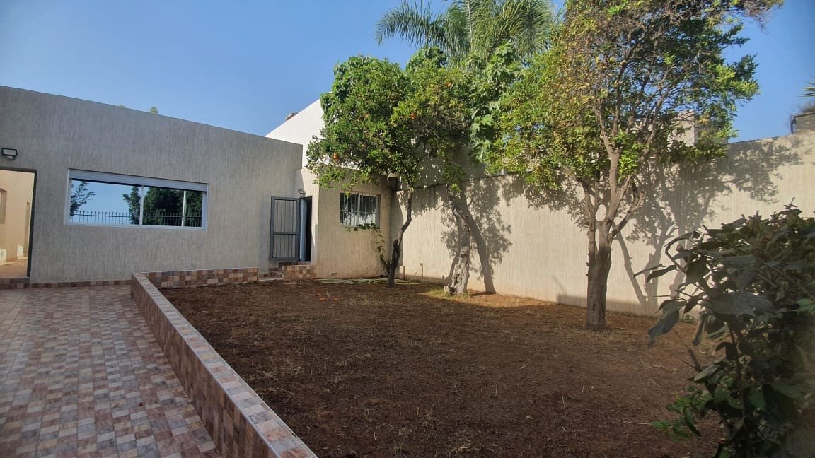 A saisir grande villa usage commercial ( pour une école crèche) ou professionnel ou pour habitation avec jardin située au quartier Talborjt