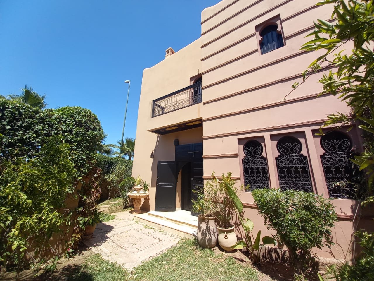 Très Jolie Villa vide à louer de 3 suites avec cheminée, terrasse et jardin privé à Targa - Marrakech