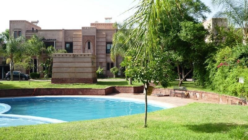 Villa de 4 chambres avec un beau jardin, piscine privée dans une résidence sécurisée à Targa Proche Quick et écoles privées - Marrakech