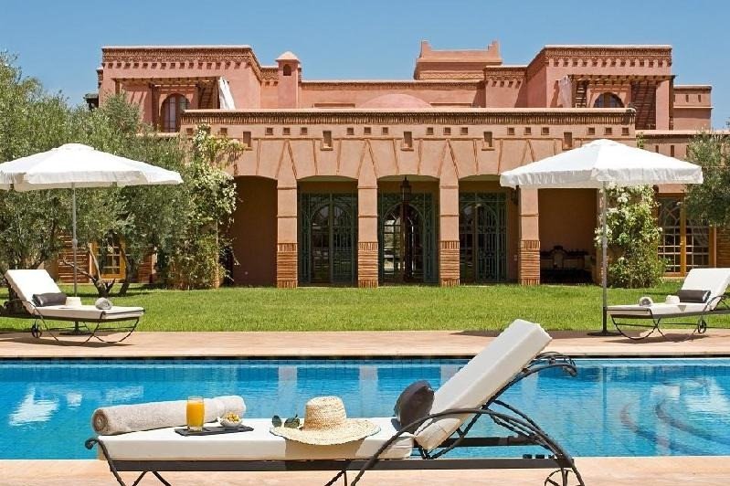 Superbe propriété de style beldi chic sur 1ha, à louer meublée, 6 chambres, grande piscine privative et beau jardin et Hammam sur la route de Fès à 10 km de Marrakech
