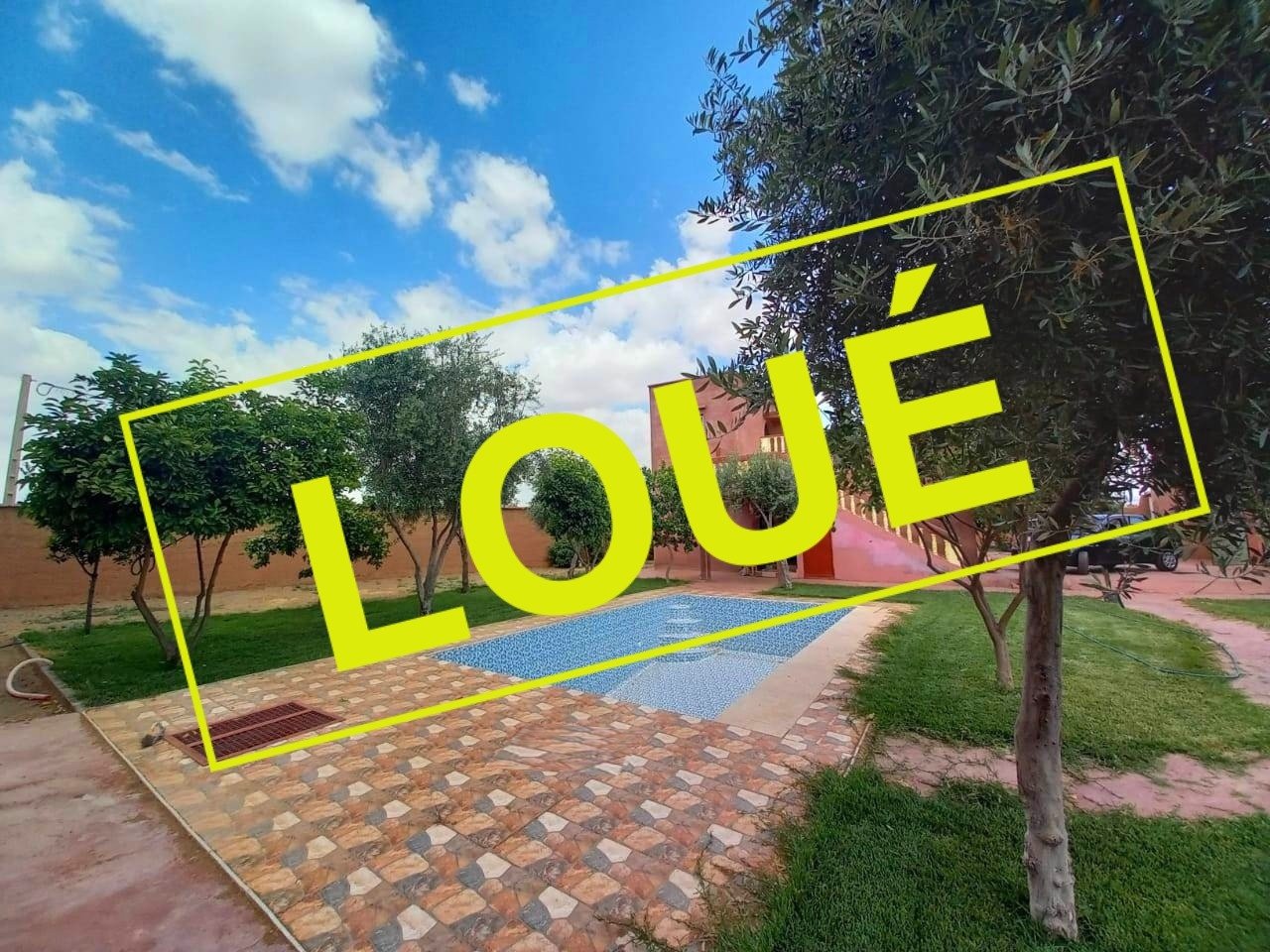 Maison de campagne à louer vide ou meublée de 3 chambres sur un terrain de 1500 m² située à 15 km route de Ouarzazate - Marrakech