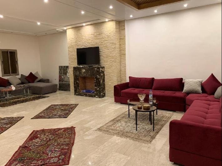 À Saisir  :Belle villa de style moderne toute neuve meublée de 4 chambres avec un petit jardin bien située dans un quartier calme à Targa, Marrakech