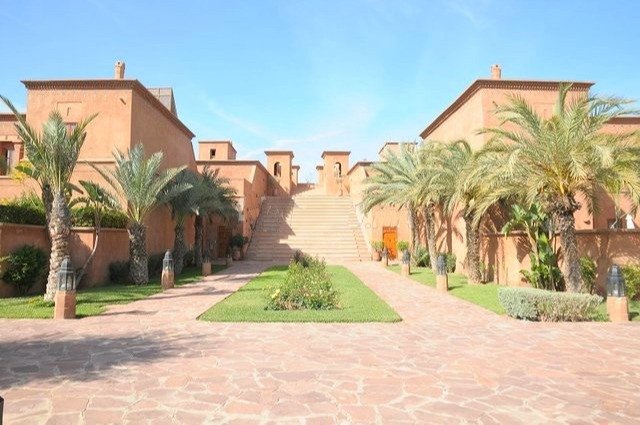 Villa style riad à louer vide de 3 chambres avec terrasse, jardin et cheminée dans une résidence avec piscine collective à Agdal - Marrakech