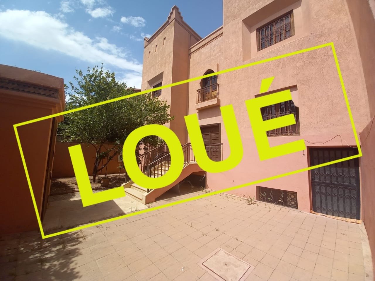 Villa familiale style riad à vendre ou à louer vide sur 3 niveaux de 7 chambres avec jardin privé à Targa