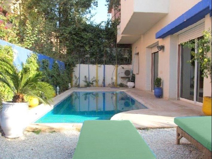 À louer meublée une très jolie Villa de 3 chambres avec jardin et piscine privative bien située au quartier Targa ,Marrakech