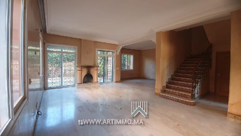 Coquette Villa à louer vide de 3 chambres avec cheminée, terrasse, jardin dans une résidence avec piscine collective à Targa - Marrakech