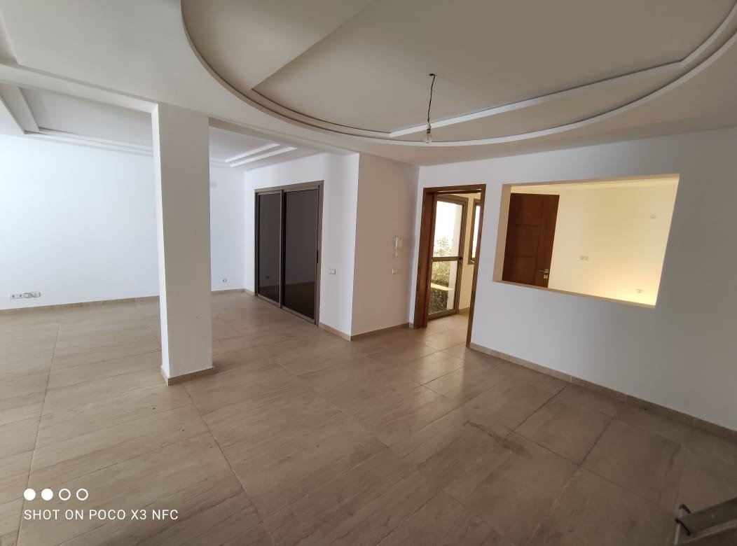 A LOUER vide une belle villa, style moderne de 4 chambres, avec jardin, située  près de Marjane et l'Ecole Française à Haut Founty