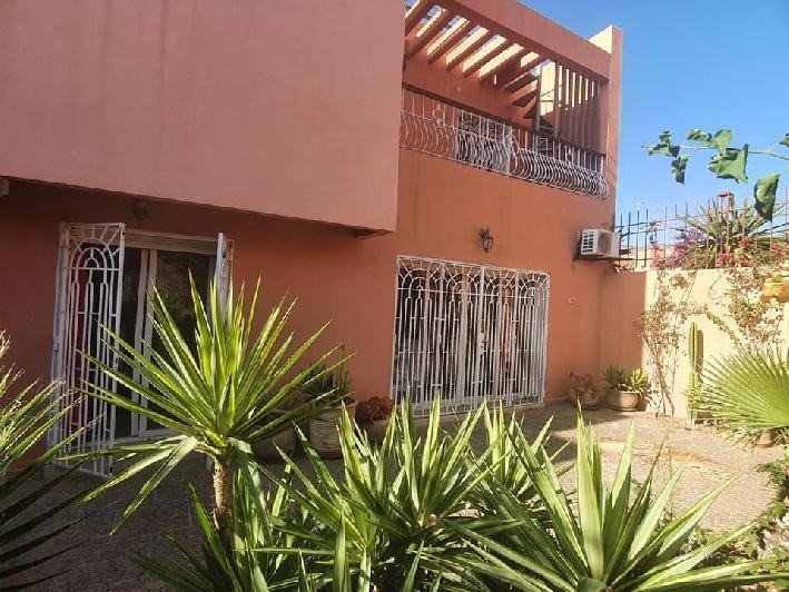Belle Villa de charme, à louer meublée et équipée, 3 chambres avec terrasses et jardin vue sur mer à 2 pas des belles plages d'Imi Ouaddar à  27km D'Agadir.