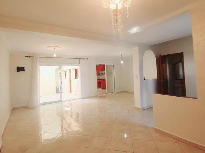 Coquette mini-villa à louer vide de 3 chambres avec terrasse bien située dans le quartier résidentiel Charaf, tout près du centre ville Talborjt et à 5mn des plages - Agadir