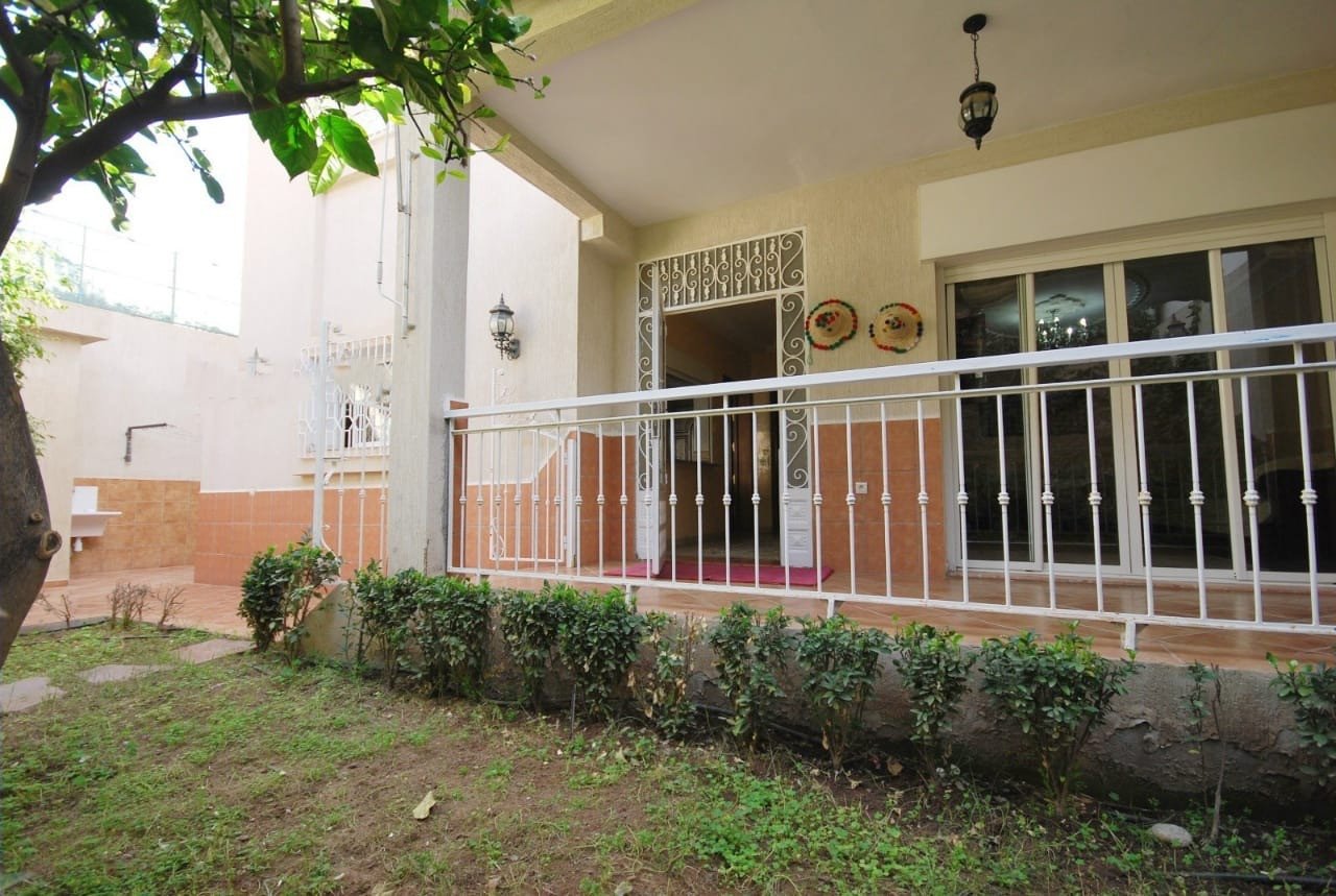 Villa familiale à louer vide de 2 niveaux avec terrasse et jardin située au quartier Dakhla