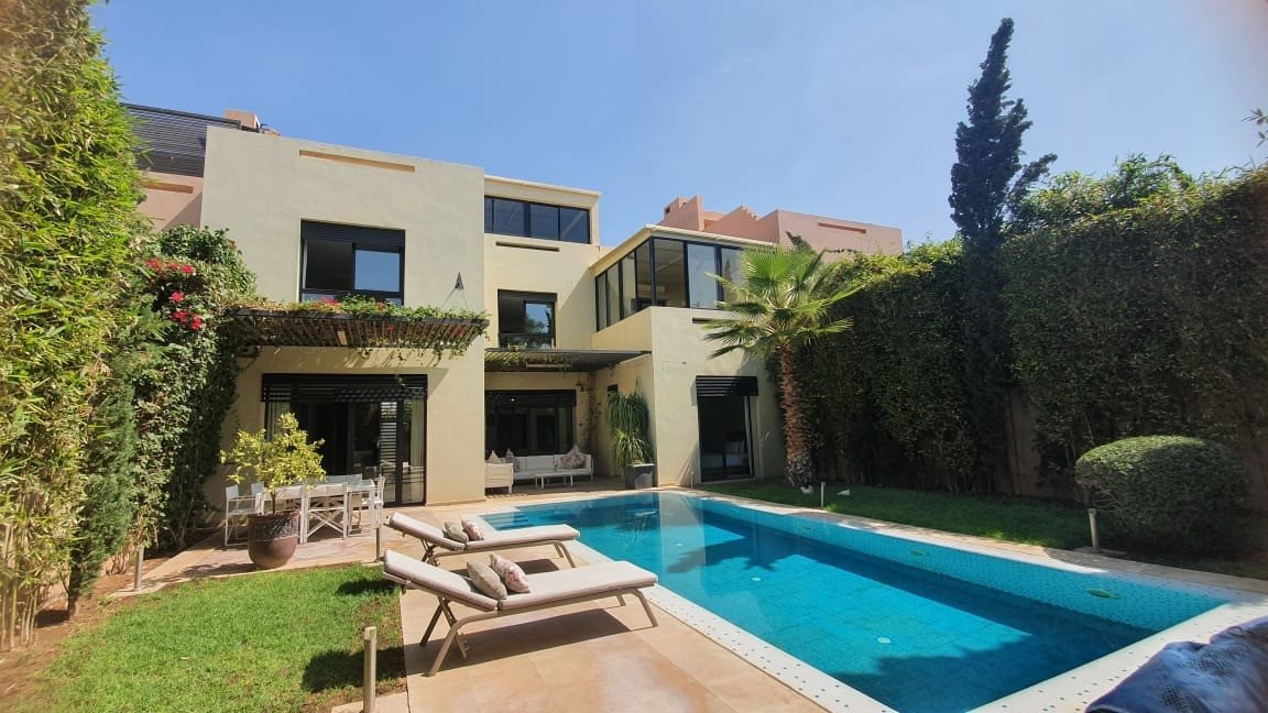 Belle Villa 3 ch à louer meublée avec piscine chauffée à Al Maaden Golf Resort