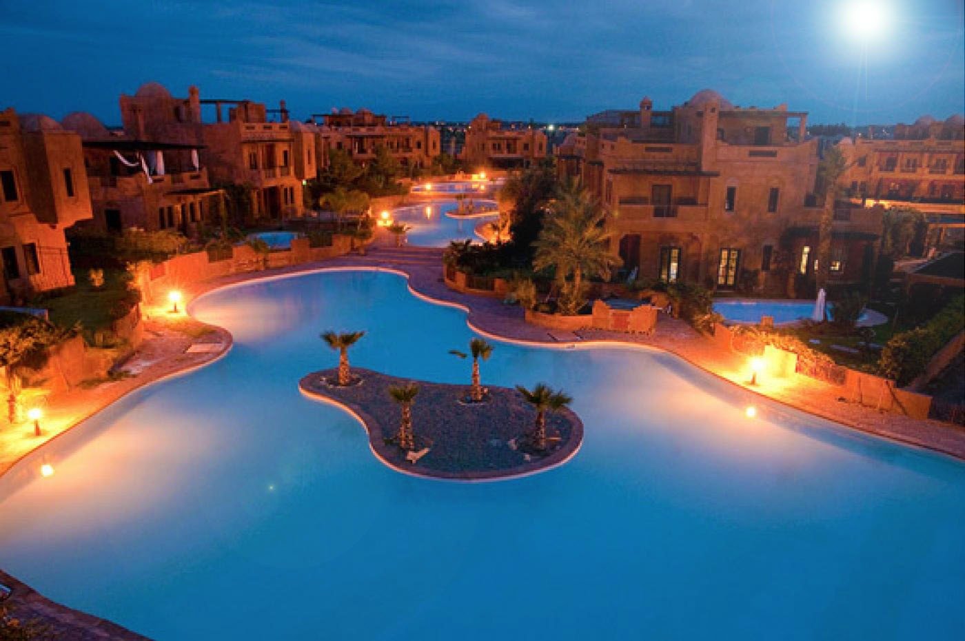 Superbe villa meublée à Louer avec Piscine situé sur la Route de Casa