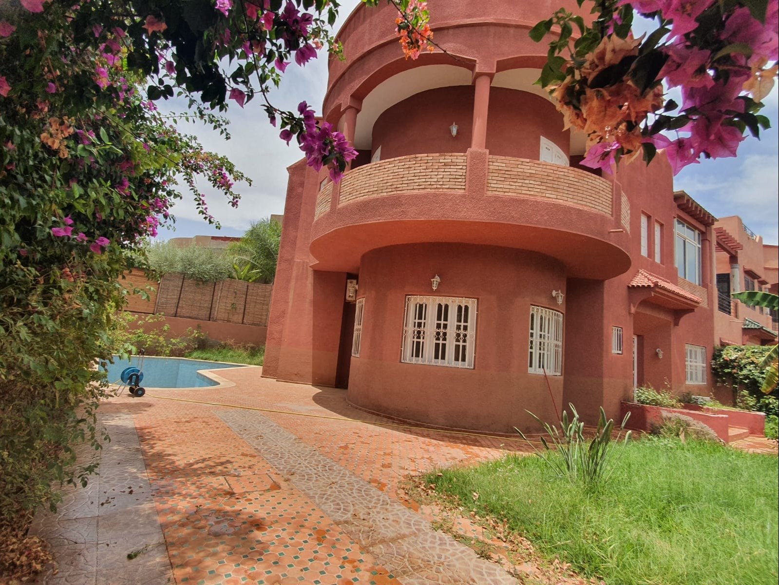 Spacieuse Villa avec Jardin et Piscine Privative Situé Dans une Résidence Sécurisée à Targa