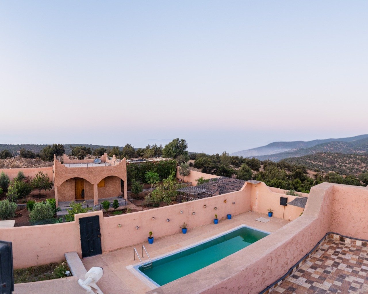 Très jolie villa de campagne à louer meublée 3ch avec terrasse superbe vue sur les montagnes , située au calme à Aghroud 2 - Agadir