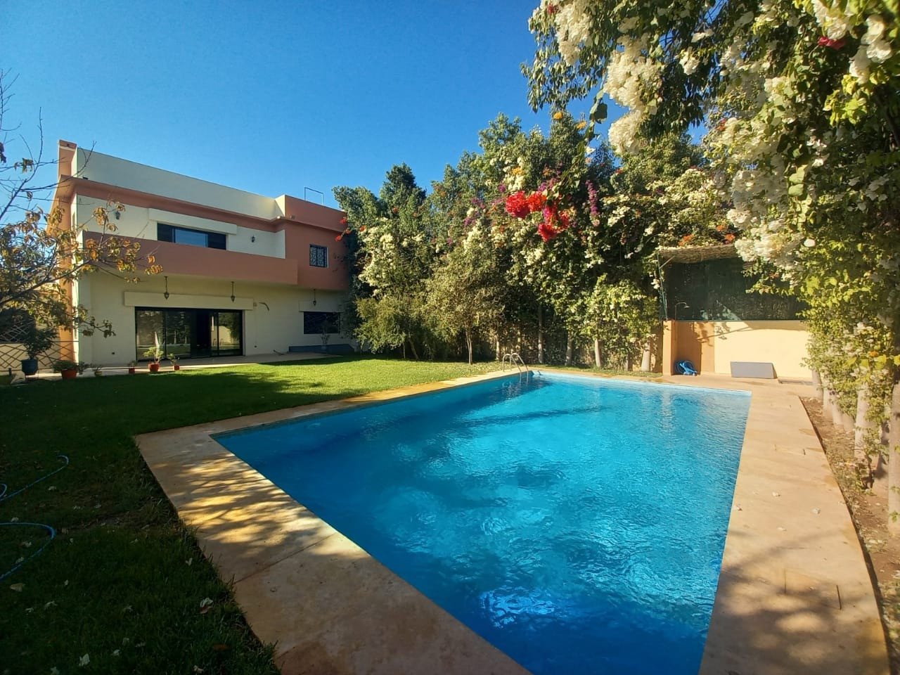 Belle Villa à Louer Vide avec Jardin et Piscine Privative situé dans un Quartier proche de Targa ( les portes de Marrakech )