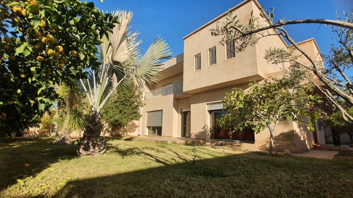 Superbe villa à louer vide ou meublée de 4ch 3 niveaux avec un grand jardin situé au Quartier Portes de Marrakech ( proche de Targa ) - Mararakech