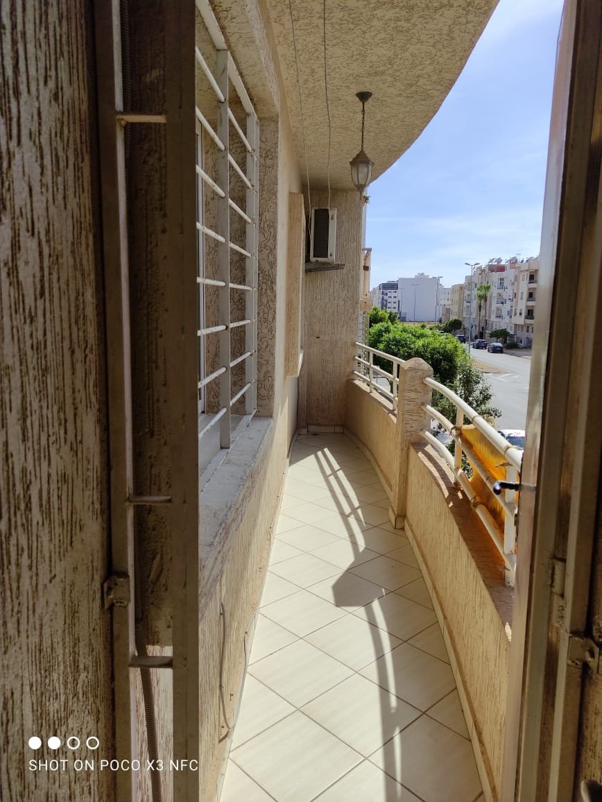 TINASS IMMO vous propose un appartement  à vendre vide de 2 chambres avec balcon d'une sup de 93m² dans un quartier calme et sécurisé à Hay Al Houda AGADIR.