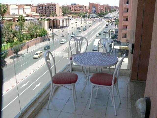 A VENDRE Bel et Spacieux appartement moderne, de 3 chambres, terrasse, résidence sécurisée avec une salle de sport bien placé sur Av Hassan II - Guéliz