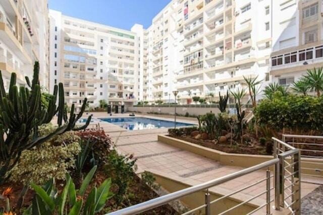 A VENDRE un appartement vide de 2 chambres d'une sup de 116m² avec balcon dans une résidence calme et sécurisé à Islane Agadir