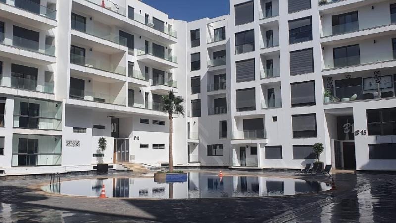 TINASS IMMO vous offre un appartement vide en vente de haut standing, bien ensoleillé de 3 ch et de 2 façades d'une sup de 142 m² avec balcon et vue sur piscine dans un immeuble calme et sécurisé avec ascenseur à Agadir Bay Founty