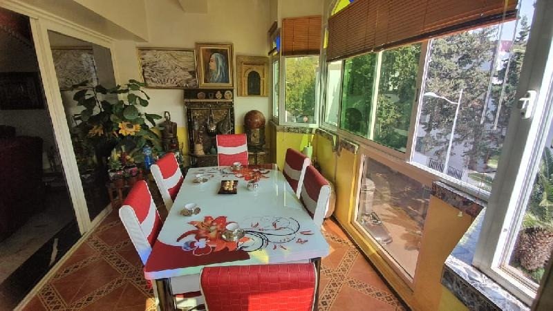 Coup de fusil: Appartement à vendre de 156m², 3 chambres, situé dans une résidence sécurisée zone prestigieuse sur le boulevard général Kettani à qq pas des plages d'Agadir