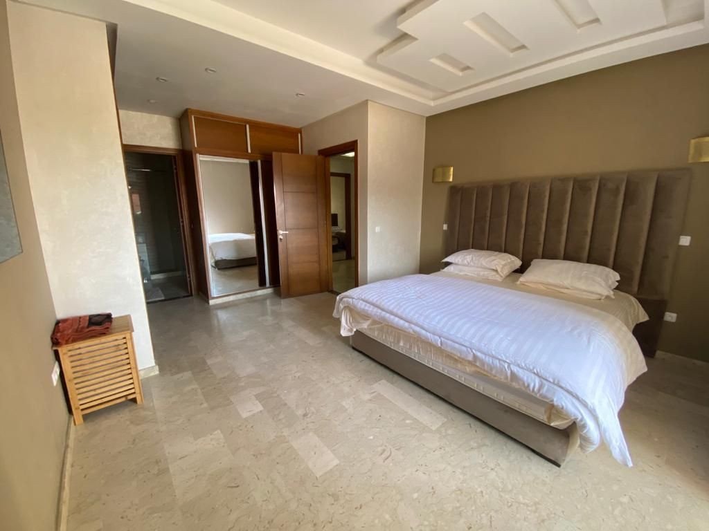 Bonne affaire à saisir: Bel appartement haut standing de 3ch à vendre meublé et équipé bien agencé style moderne situé à Haut Founty