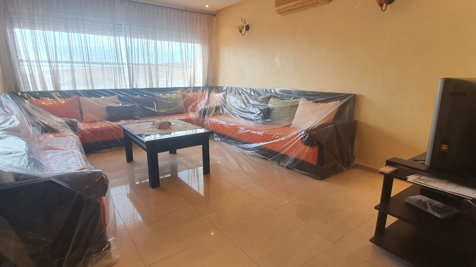 Bel appartement à vendre de 98m² F3 avec grand balcon vue superbe sur les montagnes et la mer au quartier Hay Mohammadi