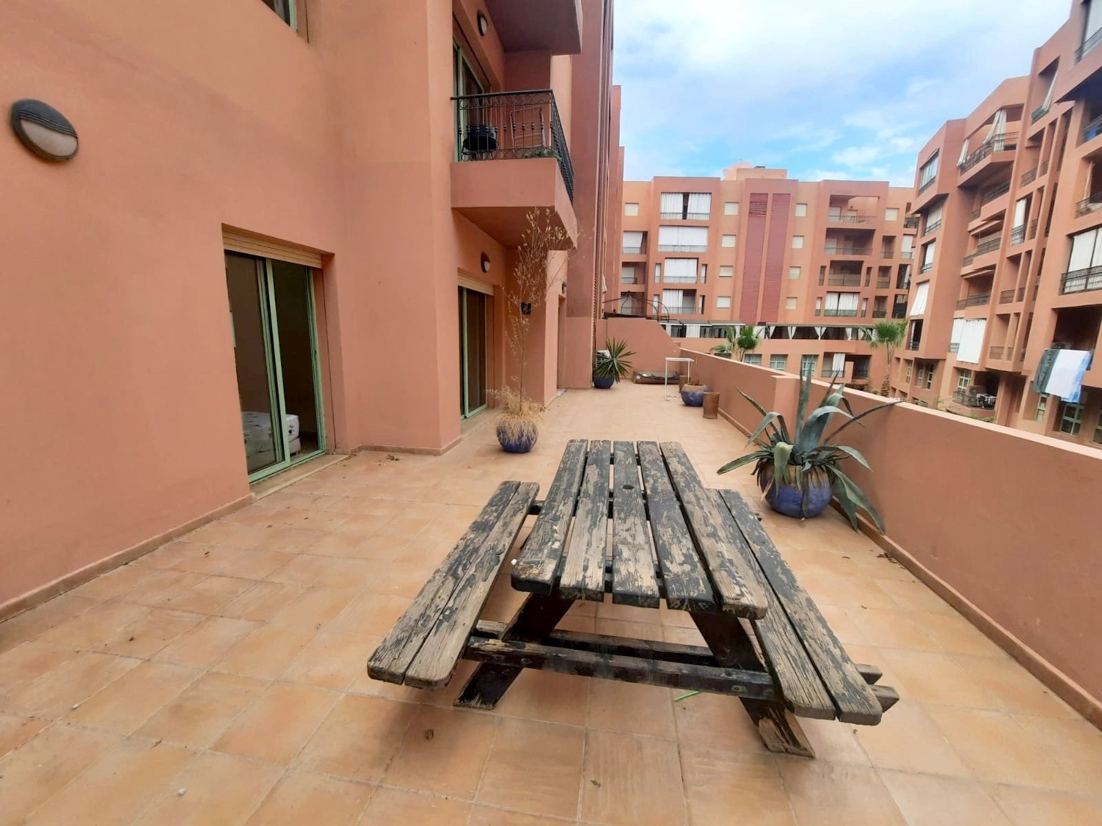 Joli Appartement à Vendre de 2 chambres 2 salles avec une jolie terrasse de 43 m² dans une résidence avec piscine collective au quartier majorelle - Marrakech