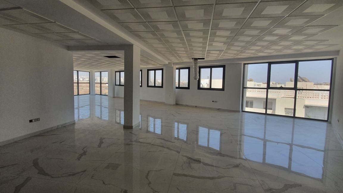 Joli PLATEAU BUREAU à VENDRE , MODERNE Très bien fini 63m² , emplacement chic  2 façades vue sur avenue principale