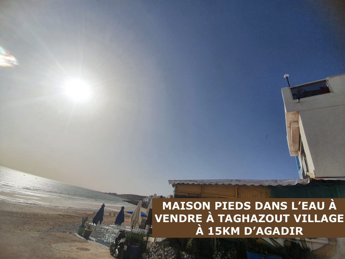 MAISON DE CHARME PIEDS DANS L'EAU AVEC DE BELLES TERRASSE VUES EXCEPTIONNELLES SUR LA MER