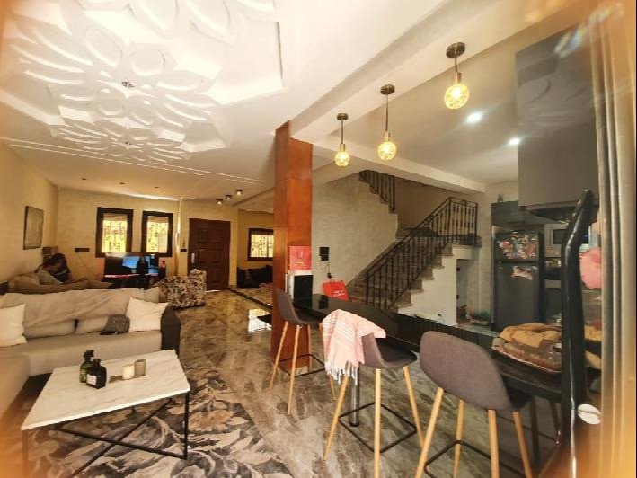 Jolie Villa moderne à vendre ou à louer de 3 suites avec terrasse  bien située au quartier adrar à AGADIR