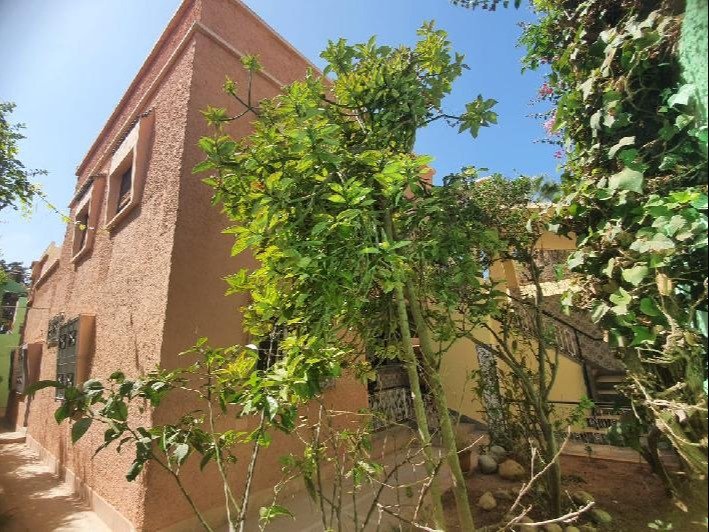 Petite villa de style beldi, idéale pour une maison d’hôtes à vendre de 4 ch avec jardin, terrasse bien située au Qrt Pergola 10min du centre d'Agadir