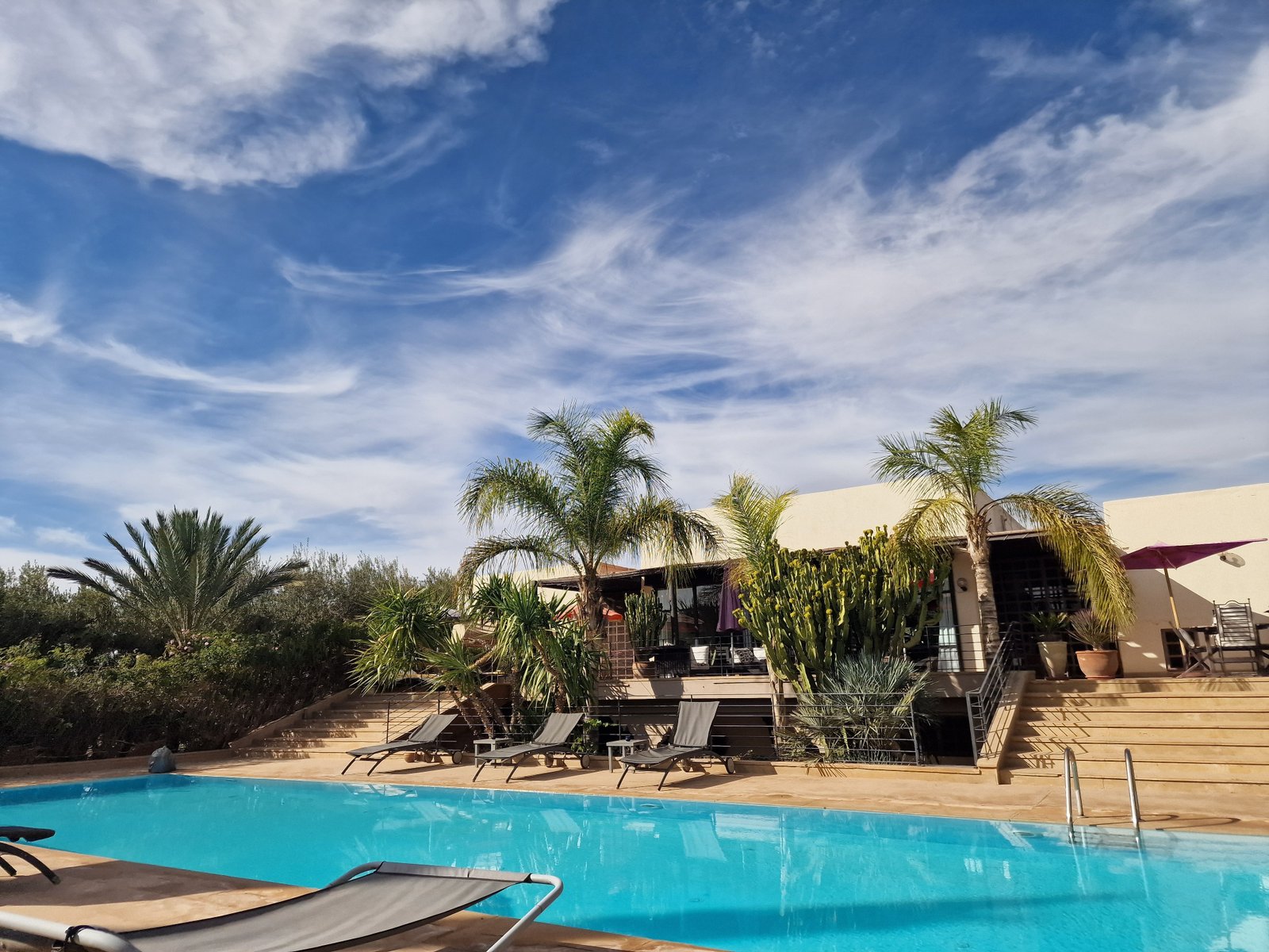 Villa Atypique sur 5000m² avec VNA à 30mn du Centre Ville de Marrakech dans un domaine sécurisée