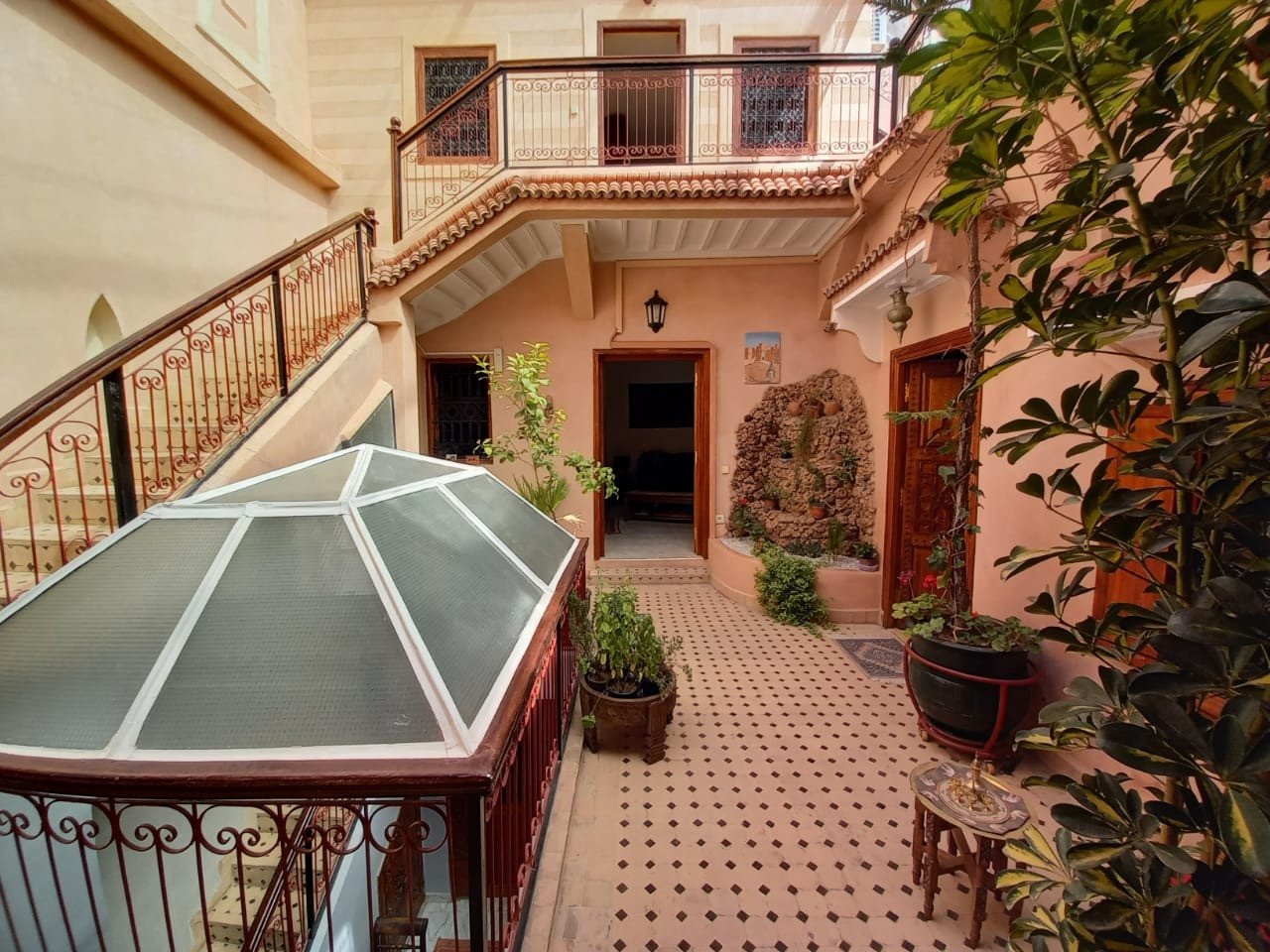 Joli Riad à vendre idéal pour un investissement locatif de 4 chambres avec une jolie terrasse situé au coeur de la Medina - Marrakech